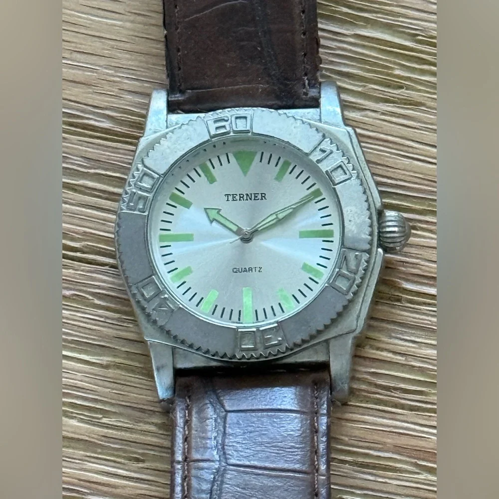 Bijoux Terner Men's Watch with Luminous Hands and Hour Markers